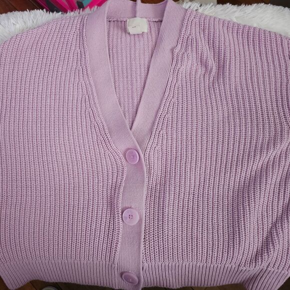 H&M Women's Soft Lavender Knit 3 Button Size Medium Cardigan - Picture 2 of 6